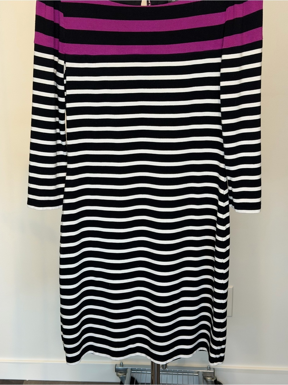 White House Black Market Berry Black 3/4 Sleeve Striped Knit Shift Dress Size XS - Picture 7 of 12